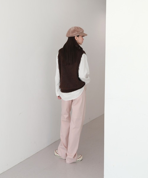 by muni:r（バイ ムニール）の「ベーシック オーバーフィット Vネック リブベスト（ベスト・レディース・ベージュ/ブラウン/グレー/ブルー・FREE）」の11枚目の写真