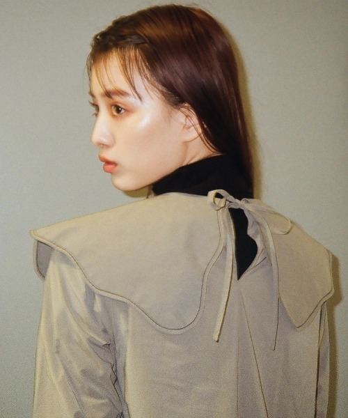 REDYAZEL（レディアゼル）の「ビッグカラー配色ステッチミニワンピース（ワンピース・レディース・オフホワイト/カーキ/ブラック・SMALL/MEDIUM）」の8枚目の写真