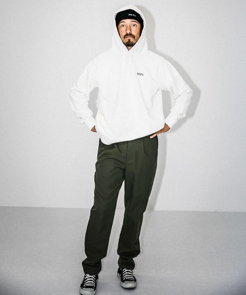 URBAN RESEARCH Sonny Label（アーバンリサーチサニーレーベル）の「OOPS　ピグメントライトウェイトパーカー（パーカー・メンズ・チャコールグレー/レッド/オフホワイト・MEDIUM/LARGE）」の19枚目の写真