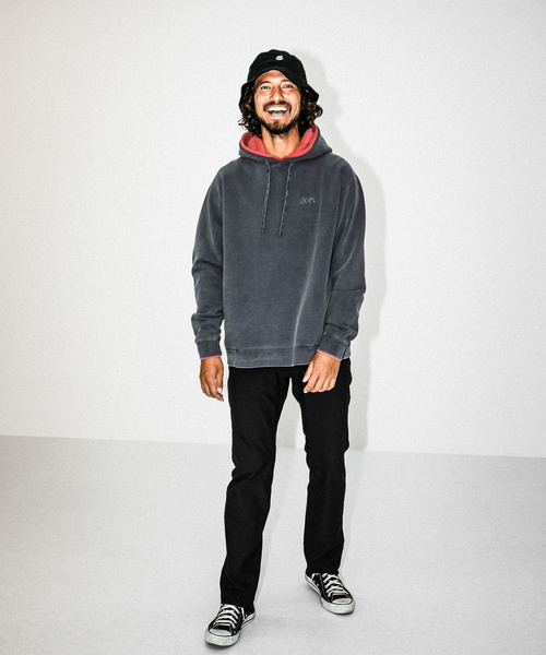 URBAN RESEARCH Sonny Label（アーバンリサーチサニーレーベル）の「OOPS　ピグメントライトウェイトパーカー（パーカー・メンズ・チャコールグレー/レッド/オフホワイト・MEDIUM/LARGE）」の4枚目の写真