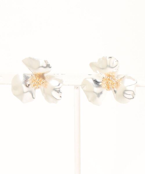 AMERICAN HOLIC（アメリカンホリック）の「フラワーメタルピアス（ピアス（両耳用）・レディース・シルバー/ゴールド・FREE）」の4枚目の写真