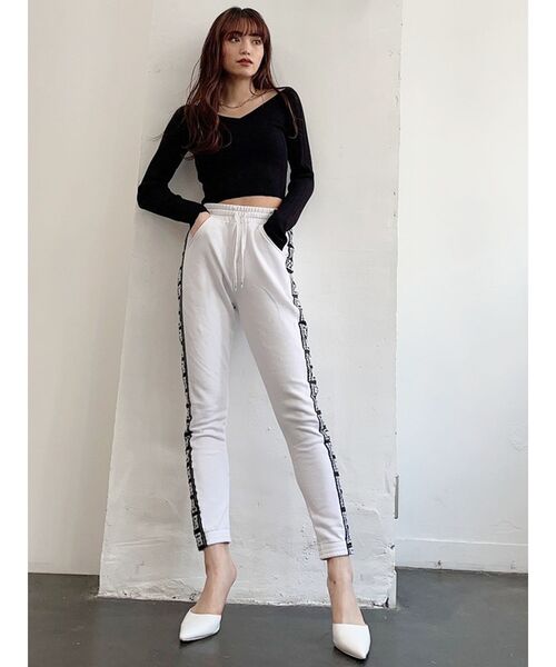 GYDA（ジェイダ）の「Vネックオフショルリブニット トップス（ニット/セーター・レディース・オフホワイト/ブラック・FREE）」の3枚目の写真