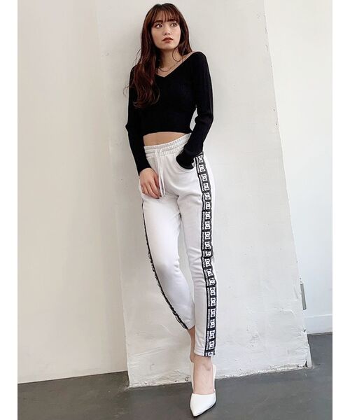 GYDA（ジェイダ）の「Vネックオフショルリブニット トップス（ニット/セーター・レディース・オフホワイト/ブラック・FREE）」の4枚目の写真