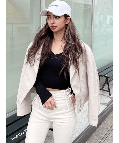 GYDA（ジェイダ）の「Vネックオフショルリブニット トップス（ニット/セーター・レディース・オフホワイト/ブラック・FREE）」の11枚目の写真