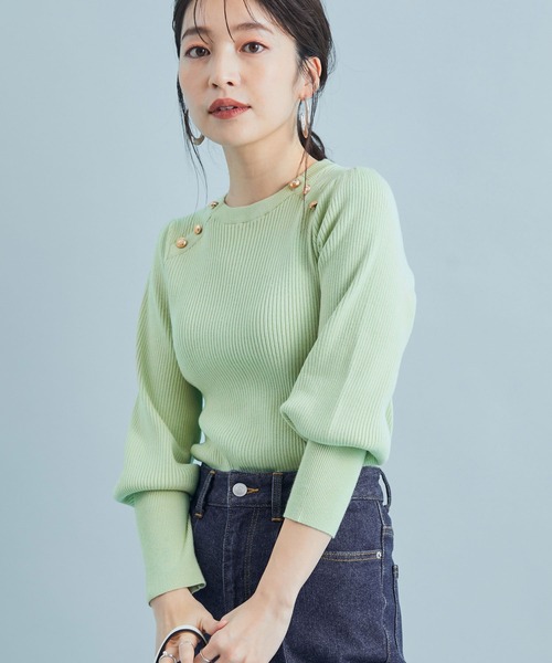 VIS（ビス）の「袖コンシャスきらっとメタル釦リブプルオーバー（ニット/セーター・レディース・ブラック/ライトグリーン/ラベンダー/キナリ・S/M）」の4枚目の写真