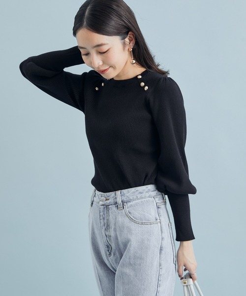 VIS（ビス）の「袖コンシャスきらっとメタル釦リブプルオーバー（ニット/セーター・レディース・ブラック/ライトグリーン/ラベンダー/キナリ・S/M）」の3枚目の写真