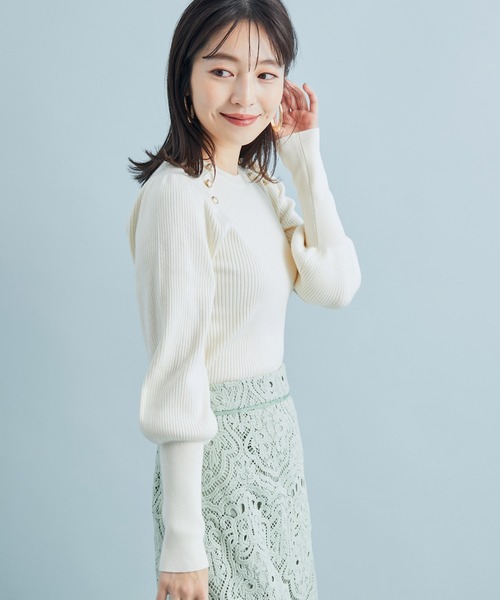 VIS（ビス）の「袖コンシャスきらっとメタル釦リブプルオーバー（ニット/セーター・レディース・ブラック/ライトグリーン/ラベンダー/キナリ・S/M）」の10枚目の写真