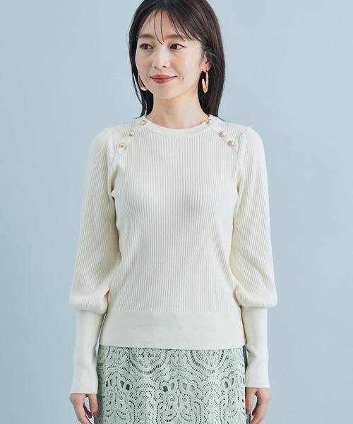 VIS（ビス）の「袖コンシャスきらっとメタル釦リブプルオーバー（ニット/セーター・レディース・ブラック/ライトグリーン/ラベンダー/キナリ・S/M）」の13枚目の写真