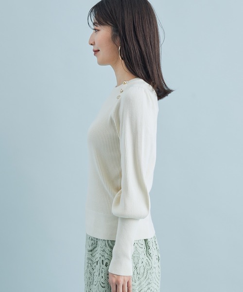 VIS（ビス）の「袖コンシャスきらっとメタル釦リブプルオーバー（ニット/セーター・レディース・ブラック/ライトグリーン/ラベンダー/キナリ・S/M）」の14枚目の写真