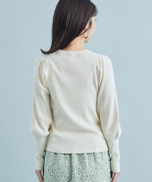 VIS（ビス）の「袖コンシャスきらっとメタル釦リブプルオーバー（ニット/セーター・レディース・ブラック/ライトグリーン/ラベンダー/キナリ・S/M）」の15枚目の写真