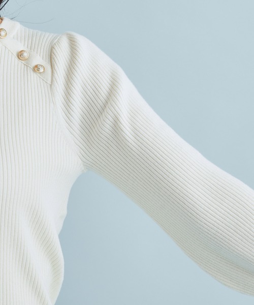 VIS（ビス）の「袖コンシャスきらっとメタル釦リブプルオーバー（ニット/セーター・レディース・ブラック/ライトグリーン/ラベンダー/キナリ・S/M）」の17枚目の写真