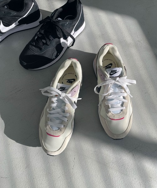 NIKE(ナイキ)の「NIKE ベンチャーランナー(スニーカー・レディース・ブラック/ベージュ系その他・24/24.5/23.5)」の6枚目の写真
