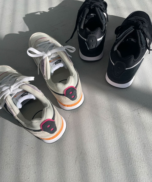 NIKE(ナイキ)の「NIKE ベンチャーランナー(スニーカー・レディース・ブラック/ベージュ系その他・24/24.5/23.5)」の7枚目の写真