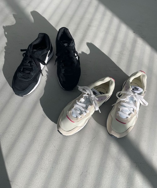 NIKE(ナイキ)の「NIKE ベンチャーランナー(スニーカー・レディース・ブラック/ベージュ系その他・24/24.5/23.5)」の8枚目の写真