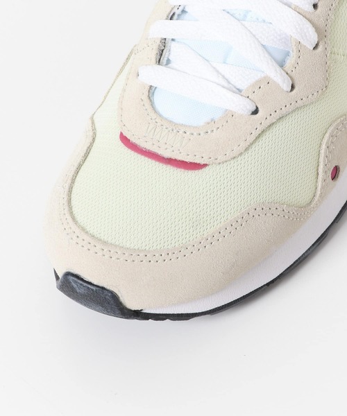 NIKE(ナイキ)の「NIKE ベンチャーランナー(スニーカー・レディース・ブラック/ベージュ系その他・24/24.5/23.5)」の3枚目の写真