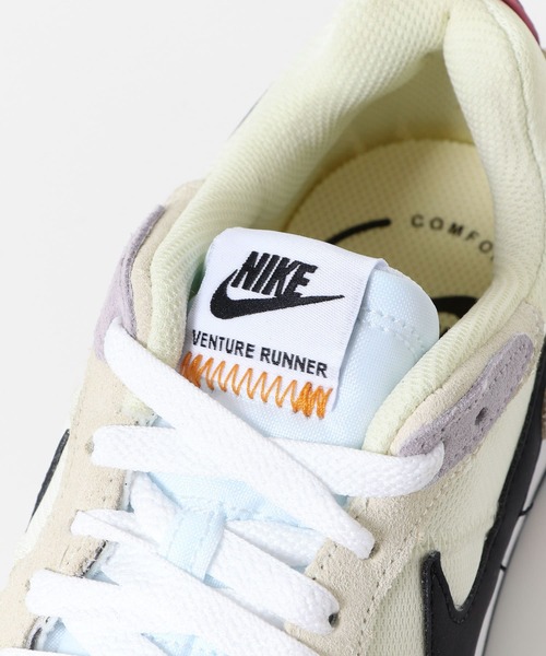 NIKE(ナイキ)の「NIKE ベンチャーランナー(スニーカー・レディース・ブラック/ベージュ系その他・24/24.5/23.5)」の4枚目の写真