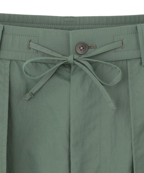 JOSEPH STUDIO（ジョゼフストゥディオ）の「ナイロンサージ　ショートパンツ（その他パンツ・メンズ・グリーン系/ブラック系・6/8）」の8枚目の写真