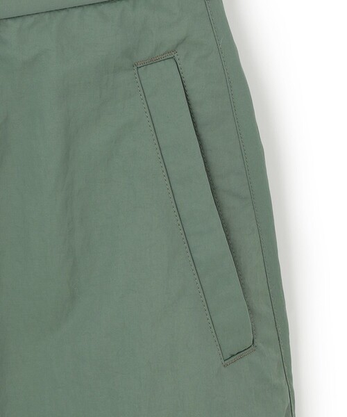 JOSEPH STUDIO（ジョゼフストゥディオ）の「ナイロンサージ　ショートパンツ（その他パンツ・メンズ・グリーン系/ブラック系・6/8）」の17枚目の写真