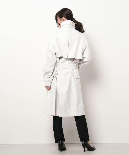 BENETTON (UNITED COLORS OF BENETTON)（ベネトンユナイテッドカラーズオブベネトン）の「JCCナチュラルカラーミディアム丈トレンチコート（トレンチコート・レディース・ホワイト・40/42）」の3枚目の写真