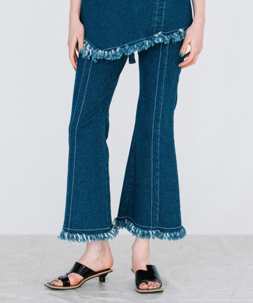 AULA AILA（アウラアイラ）の「フリンジデニムパンツ（デニムパンツ・レディース・ホワイト/インディゴブルー/ブルー・1/0）」の3枚目の写真