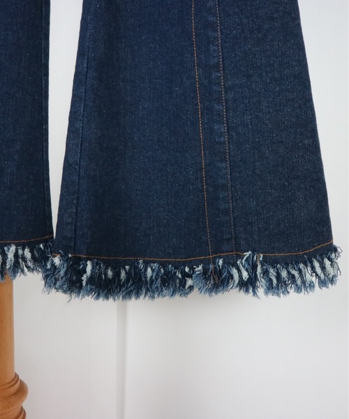 AULA AILA（アウラアイラ）の「フリンジデニムパンツ（デニムパンツ・レディース・ホワイト/インディゴブルー/ブルー・1/0）」の18枚目の写真