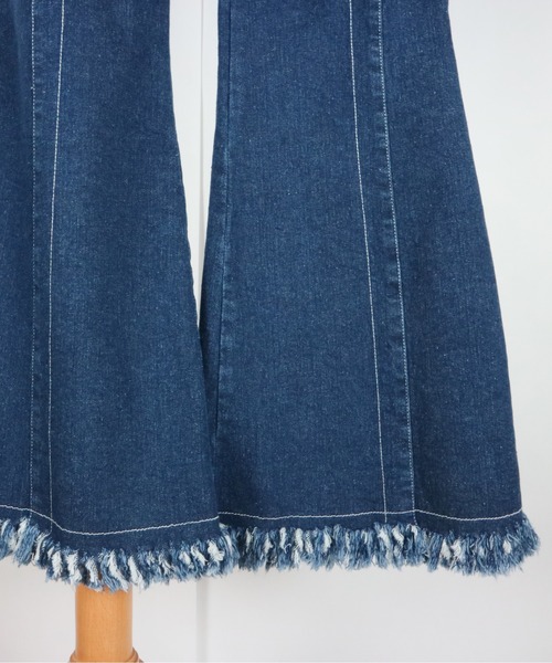 AULA AILA（アウラアイラ）の「フリンジデニムパンツ（デニムパンツ・レディース・ホワイト/インディゴブルー/ブルー・1/0）」の8枚目の写真