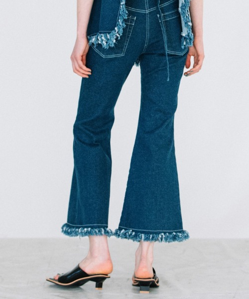 AULA AILA（アウラアイラ）の「フリンジデニムパンツ（デニムパンツ・レディース・ホワイト/インディゴブルー/ブルー・1/0）」の4枚目の写真