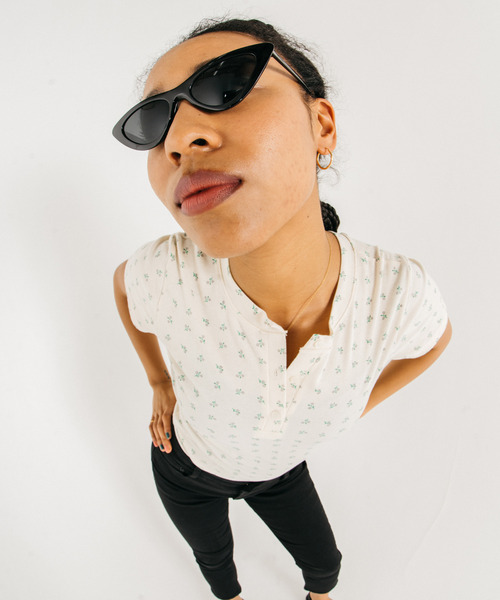 GIMME GIMME(ギミーギミー)の「【GIMME GIMME】Cat eye sunglasses gima22s007(サングラス・レディース・ブラック/ホワイト・FREE)」の5枚目の写真