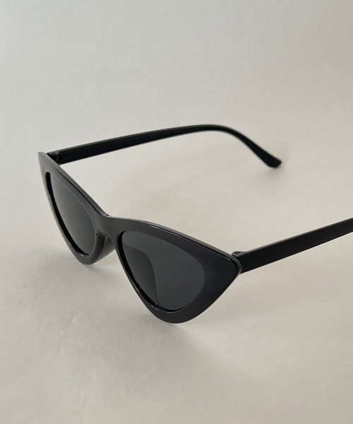 GIMME GIMME(ギミーギミー)の「【GIMME GIMME】Cat eye sunglasses gima22s007(サングラス・レディース・ブラック/ホワイト・FREE)」の4枚目の写真