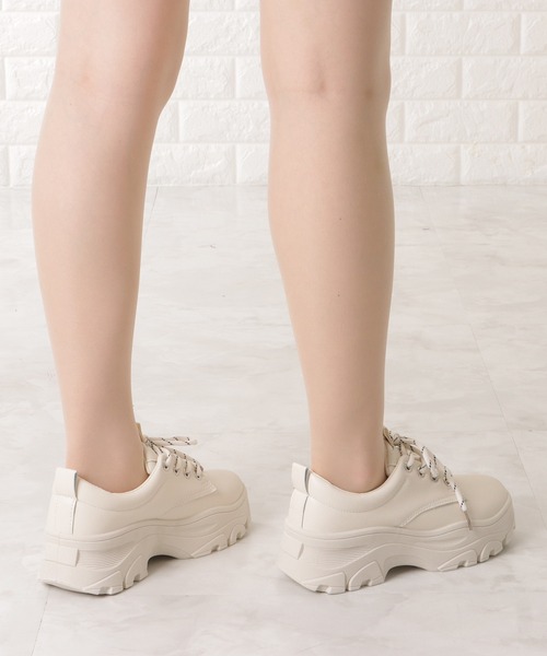 Lace Ladies（レースレディース）の「厚底レースアップラウンドフォルムスニーカー（スニーカー・レディース・ホワイト/アイボリー/ブラック・24/23.5/23/25/24.5/22.5）」の13枚目の写真