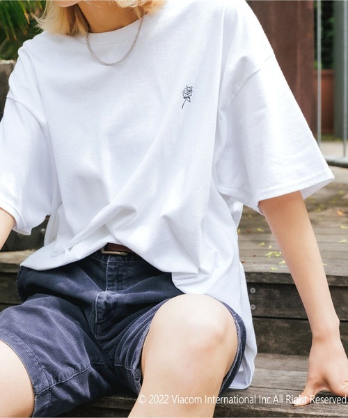 ROOPTOKYO(ループトウキョウ)の「ROOPTOKYO限定:EMILY IN PARIS バックロゴプリントS/S Tee 半袖Tシャツ ロゴT(Tシャツ/カットソー・レディース・ホワイト/ブラック/ライトピンク・L/M/S/XL)」の2枚目の写真