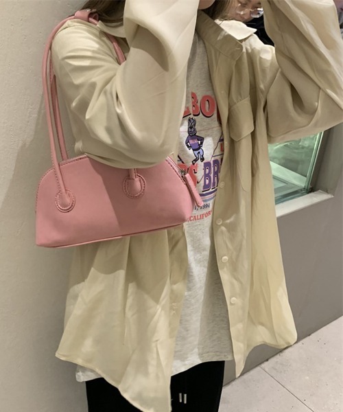 by muni:r（バイ ムニール）の「ソフトバゲットショルダーバッグ（ショルダーバッグ・レディース・ブラック/ブルー/グリーン/アイボリー/ライトパープル/ライトピンク/スモークピンク・ONE SIZE）」の16枚目の写真