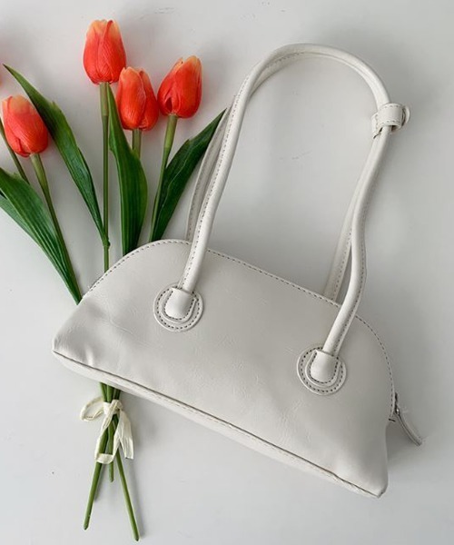 by muni:r（バイ ムニール）の「ソフトバゲットショルダーバッグ（ショルダーバッグ・レディース・ブラック/ブルー/グリーン/アイボリー/ライトパープル/ライトピンク/スモークピンク・ONE SIZE）」の8枚目の写真