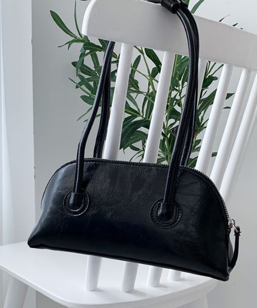 by muni:r（バイ ムニール）の「ソフトバゲットショルダーバッグ（ショルダーバッグ・レディース・ブラック/ブルー/グリーン/アイボリー/ライトパープル/ライトピンク/スモークピンク・ONE SIZE）」の12枚目の写真