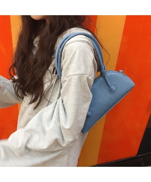 by muni:r（バイ ムニール）の「ソフトバゲットショルダーバッグ（ショルダーバッグ・レディース・ブラック/ブルー/グリーン/アイボリー/ライトパープル/ライトピンク/スモークピンク・ONE SIZE）」の15枚目の写真