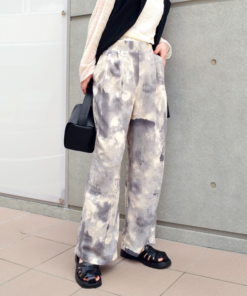 CORNERS（コーナーズ）の「ニュアンスプリントストレートパンツ（スラックス・レディース・グレー/イエロー/オレンジ・M）」の2枚目の写真