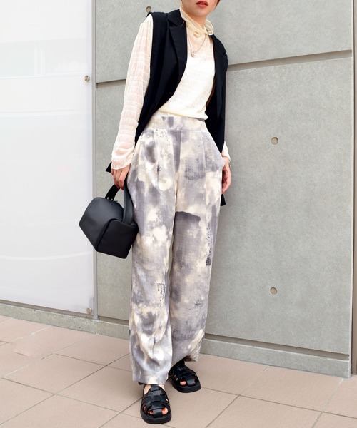 CORNERS（コーナーズ）の「ニュアンスプリントストレートパンツ（スラックス・レディース・グレー/イエロー/オレンジ・M）」の7枚目の写真