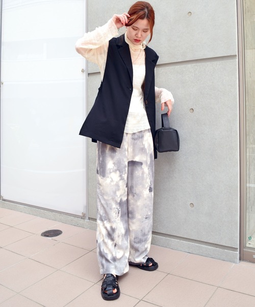 CORNERS（コーナーズ）の「ニュアンスプリントストレートパンツ（スラックス・レディース・グレー/イエロー/オレンジ・M）」の9枚目の写真