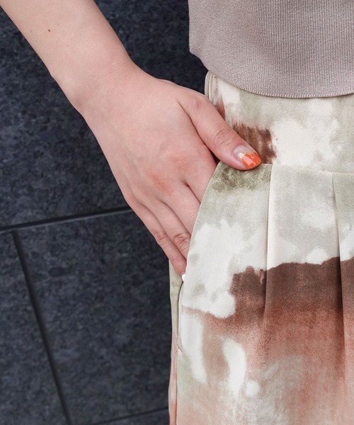 CORNERS（コーナーズ）の「ニュアンスプリントストレートパンツ（スラックス・レディース・グレー/イエロー/オレンジ・M）」の13枚目の写真