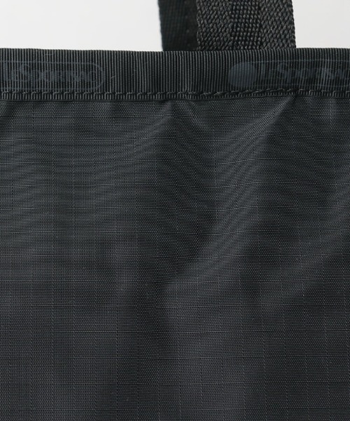 LeSportsac(レスポートサック)の「LG BOOK TOTE リサイクルドブラックJP(トートバッグ・レディース・ブラック・FREE)」の3枚目の写真