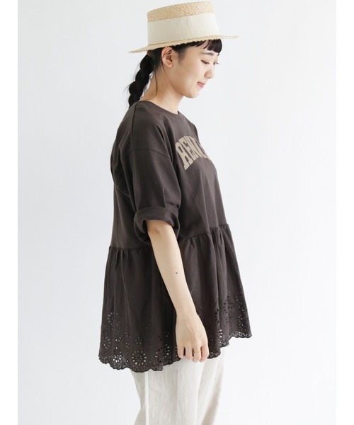 Samansa Mos2(サマンサ モスモス)の「裾スカラップロゴTシャツ(Tシャツ/カットソー・レディース・ベージュ/チャコール/オフホワイト・フリ-)」の6枚目の写真