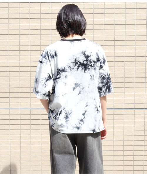 ATELANE(アテレーン)の「ATELANE/タイダイ染めルーズシルエット半袖T(Tシャツ/カットソー・メンズ・グレー/ネイビー/ブラック/ホワイト/ブラック系/ブラック系1/ネイビー系・LARGE/MEDIUM)」の17枚目の写真
