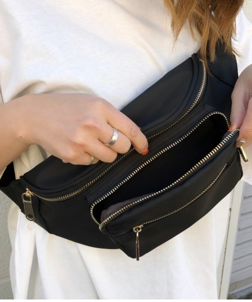 DIAVEL（ディアベル）の「ナイロンボディバッグ（ボディバッグ/ウエストポーチ・レディース・ブラック/グレー・F）」の5枚目の写真