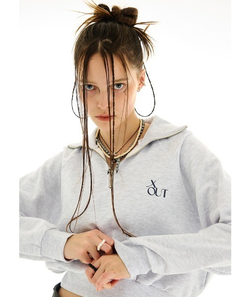 outxo(アウトエクソ)の「A'GEM/9 × .kom『OUTXO/アウトエクソ』Sera half zipup/セラ ハーフジップ スウェットシャツ(スウェット・レディース・チャコールグレー/グレー/アイボリー/ネイビー/ブラウン/ピンク・FREE)」の4枚目の写真