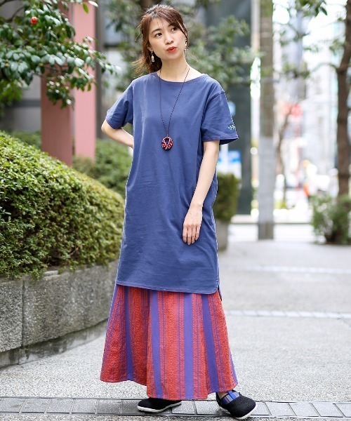 チチカカ（チチカカ）の「ワンポイントフロル刺繍Tシャツワンピース（ワンピース・レディース・ネイビー/グレー/アイボリー・FREE）」の7枚目の写真