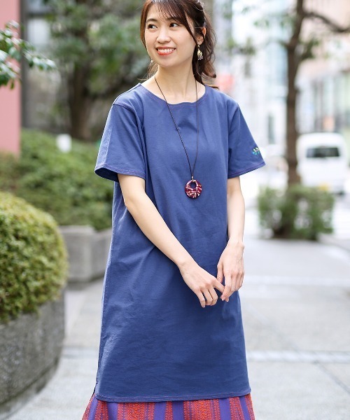 チチカカ（チチカカ）の「ワンポイントフロル刺繍Tシャツワンピース（ワンピース・レディース・ネイビー/グレー/アイボリー・FREE）」の8枚目の写真