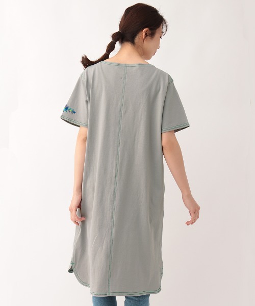チチカカ（チチカカ）の「ワンポイントフロル刺繍Tシャツワンピース（ワンピース・レディース・ネイビー/グレー/アイボリー・FREE）」の13枚目の写真