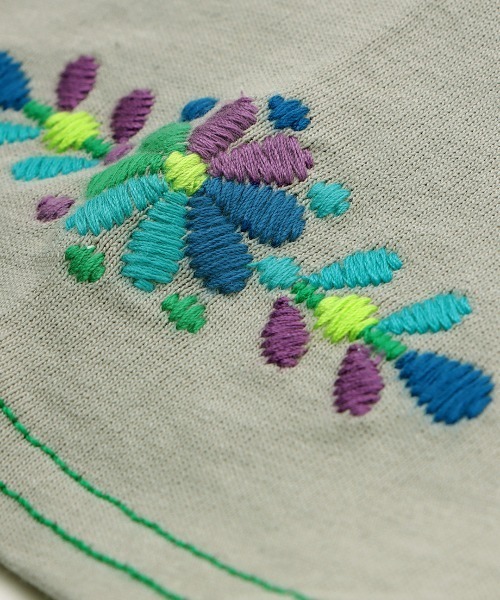 チチカカ（チチカカ）の「ワンポイントフロル刺繍Tシャツワンピース（ワンピース・レディース・ネイビー/グレー/アイボリー・FREE）」の20枚目の写真