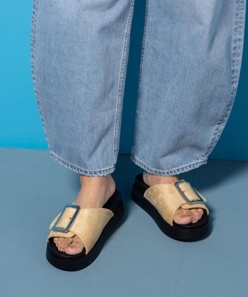 CITEN(シテン)の「<CITEN>ヒュージバックル サンダル(サンダル・レディース・ブラック/シャーベット/ベージュ/ホワイト・S/M/L)」の1枚目の写真