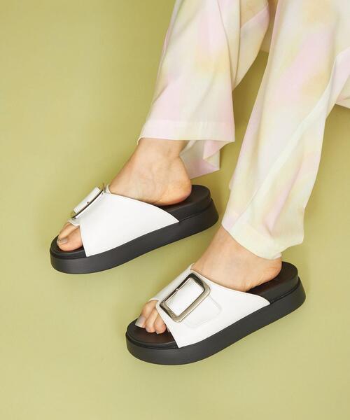 CITEN(シテン)の「<CITEN>ヒュージバックル サンダル(サンダル・レディース・ブラック/シャーベット/ベージュ/ホワイト・S/M/L)」の5枚目の写真